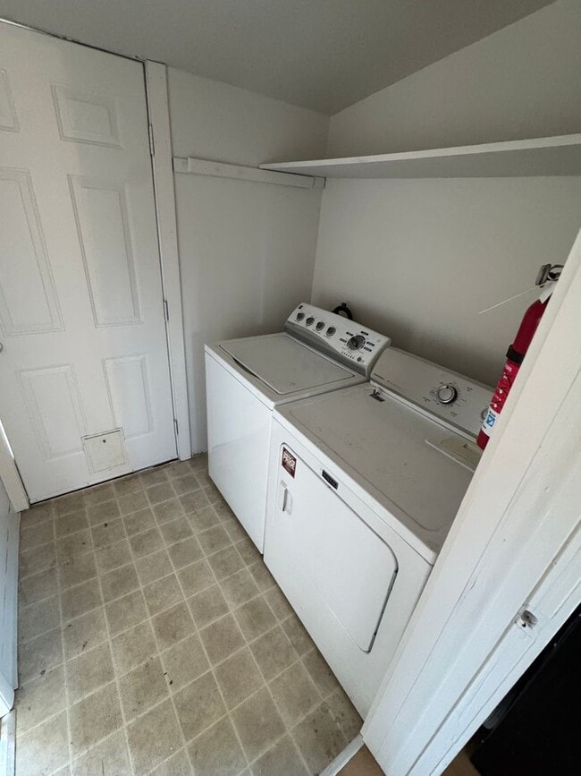 Building Photo - Relaxed Living in West Ellensburg