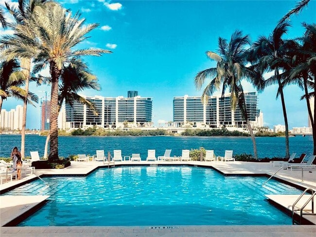 Building Photo - 3205 NE 184th St