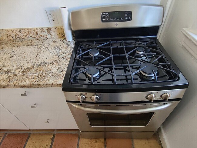 Building Photo - 900 16th St