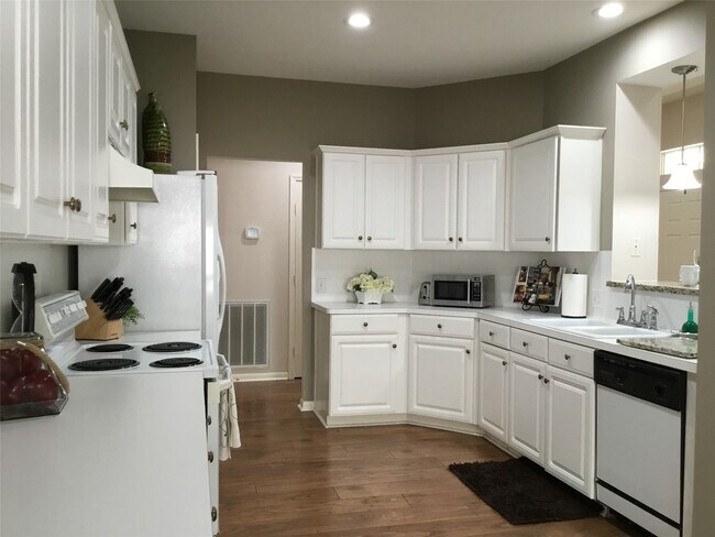 Building Photo - 3 N Spiral Vine Cir