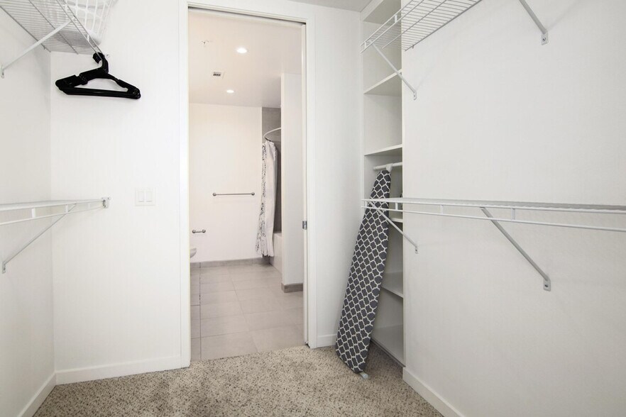 Building Photo - 2022 Holcombe Blvd