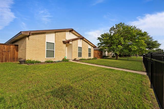 Building Photo - 3002 Lindbergh Dr