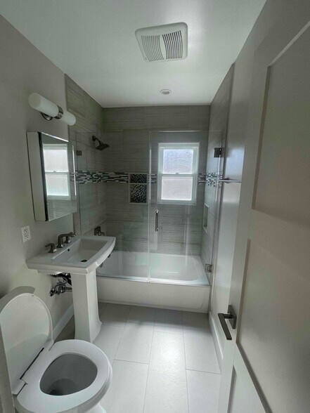 Building Photo - 5406 Packard St