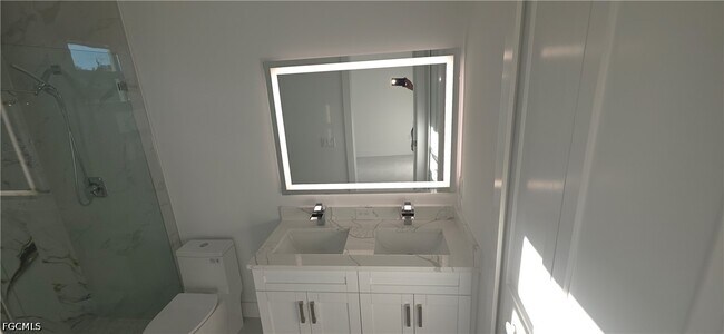 Building Photo - 322-324 Poplar St