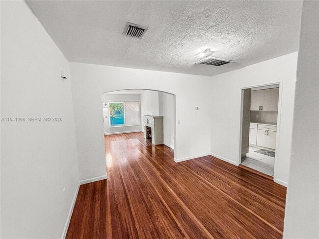 Building Photo - 1575 SW 12th Ave