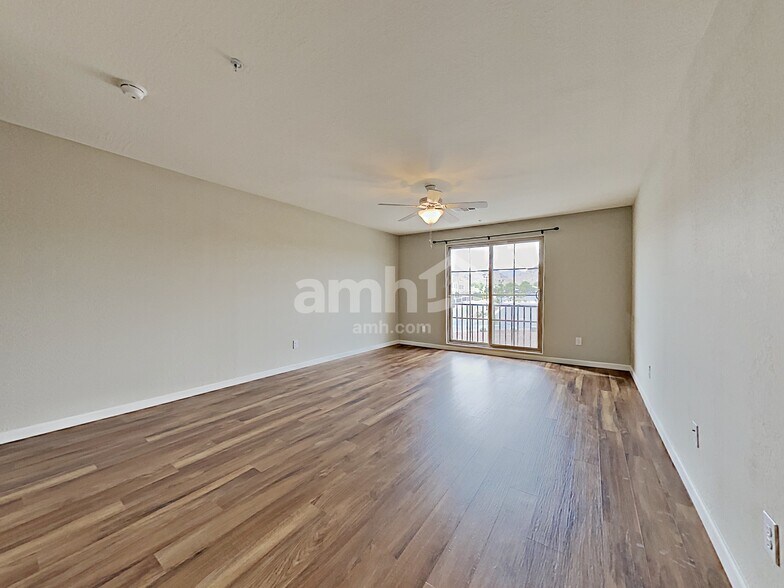 Building Photo - 20747 W Maiden Ln