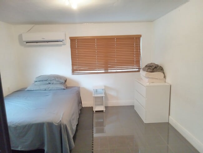 Building Photo - 1001 NE 88th St