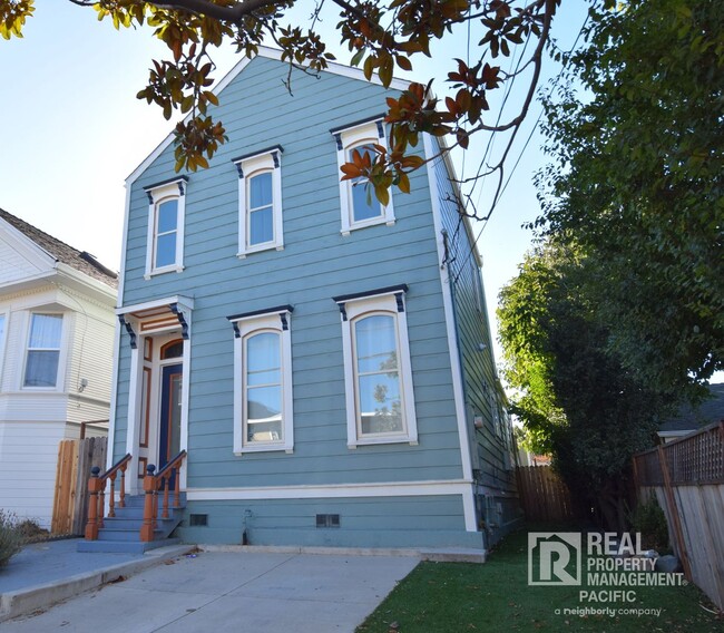 Primary Photo - 4 Bedroom Victorian in West Oakland