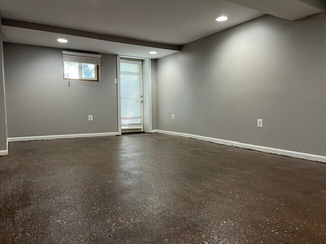 Building Photo - 209 Burgess Ave