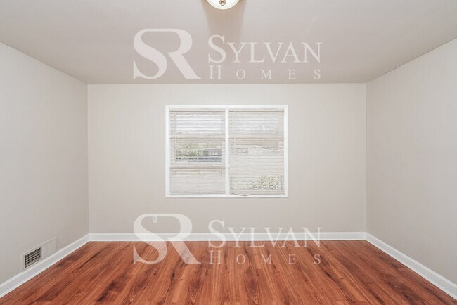 Building Photo - Come quick and see this 3Bed, 1Bath home!