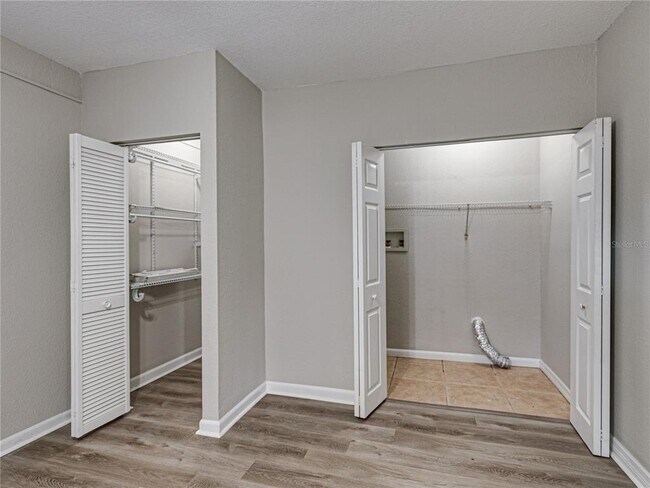 Building Photo - 5017 Lewellyn Rd