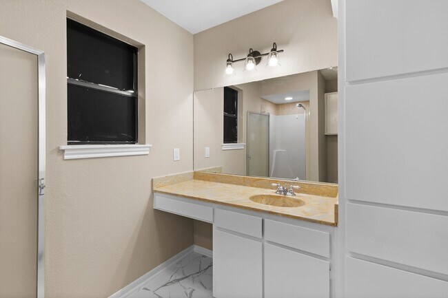 Building Photo - Charming Newly Remodeled Rental Home in a Quiet Neighborhood