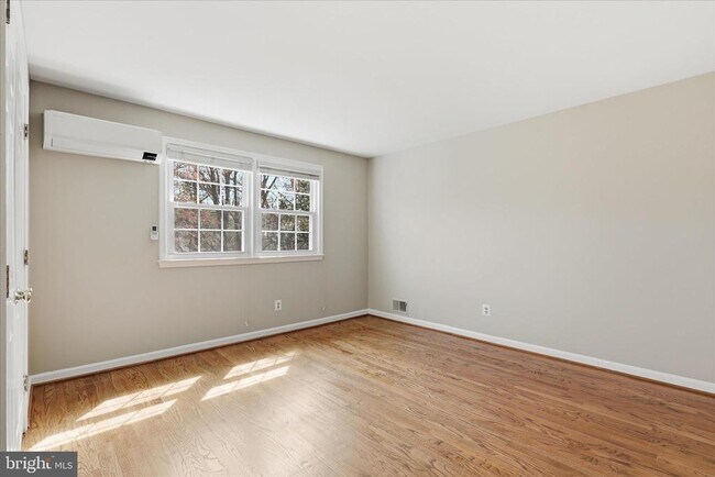 Building Photo - 1335 MacBeth St