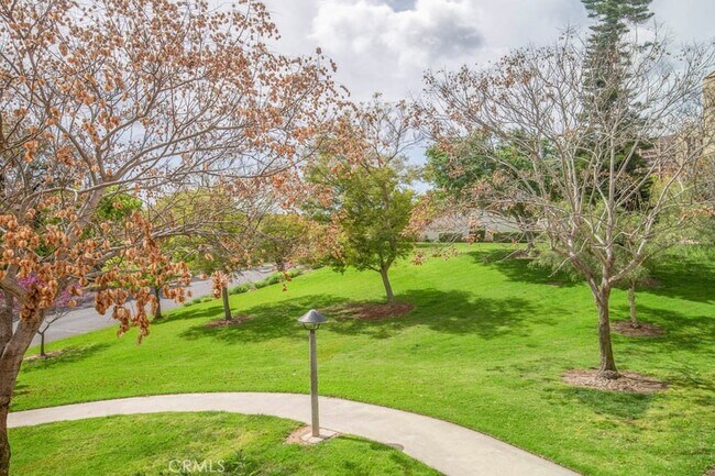 Building Photo - 5500 Paseo Del Lago W