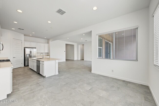 Building Photo - 9654 W Mitchell Dr