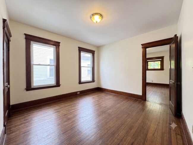Building Photo - 126 Mansfield St