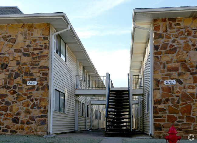 Building Photo - Indian Springs Apartments