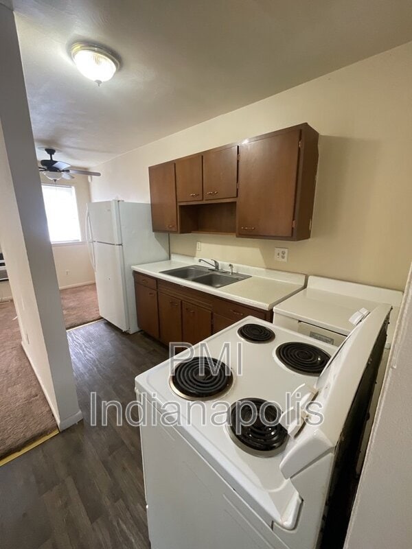 Building Photo - 122 W William Dr