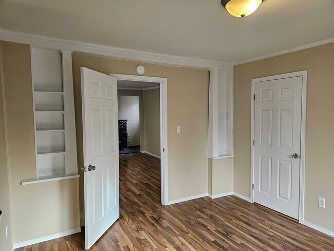 Building Photo - Charming 4Bed/2Bath Home in the Heart of Rainier! Available 6/10/26