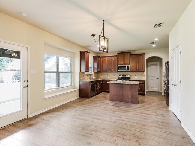 Building Photo - 11305 Amistad Dr