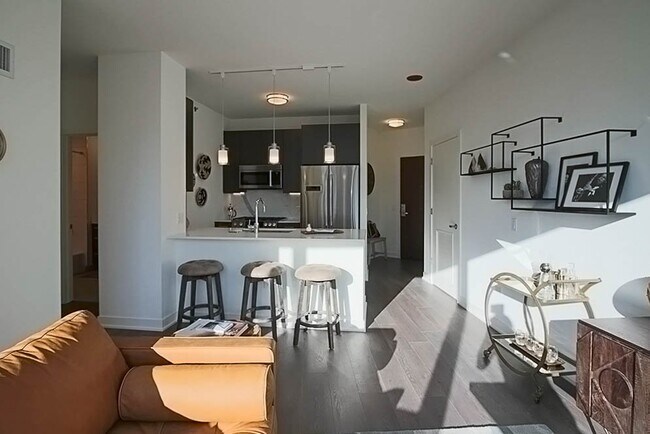 Building Photo - 468 N Park Dr