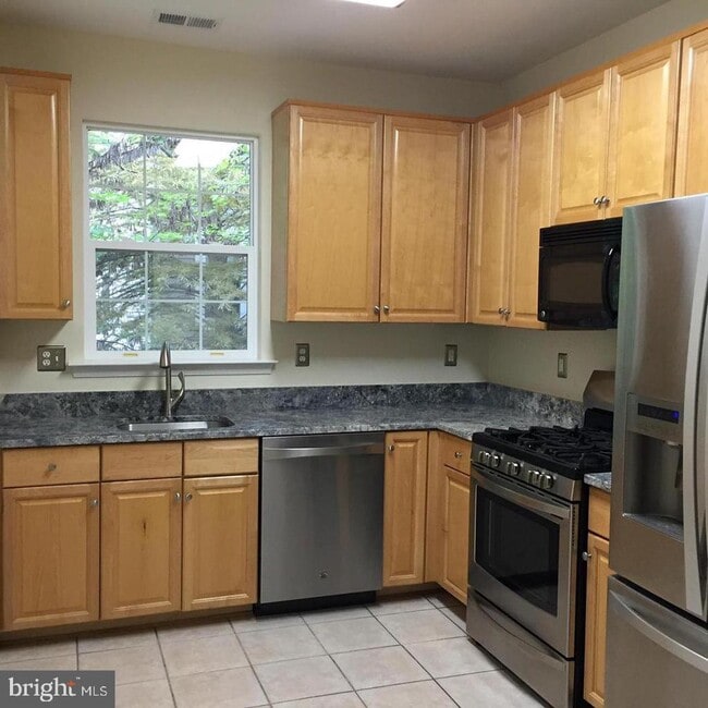 Building Photo - 11402 Gate Hill Pl