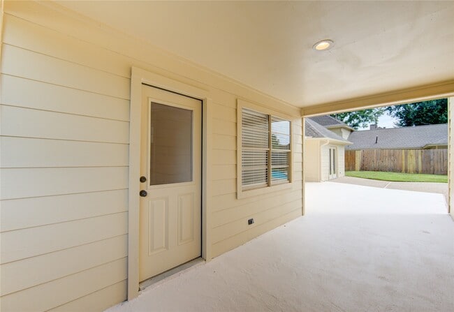 Building Photo - 9115 Taidswood Dr