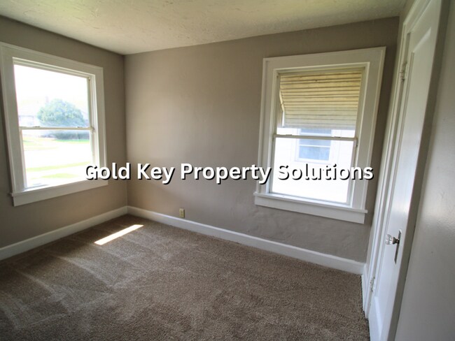 Building Photo - 3 BR 1 BA House with Central Air and Detached Garage (NO SECTION 8)