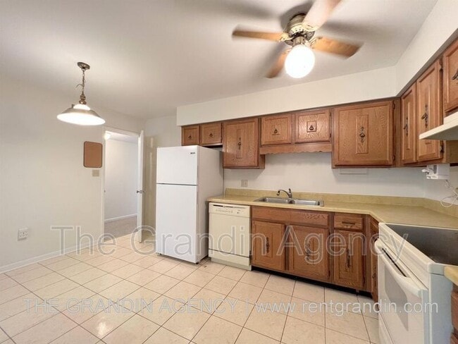 Building Photo - 5260 Crossbow Cir