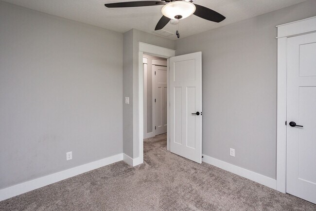 Building Photo - Like-New 4-Bedroom Home in Heritage Park –...