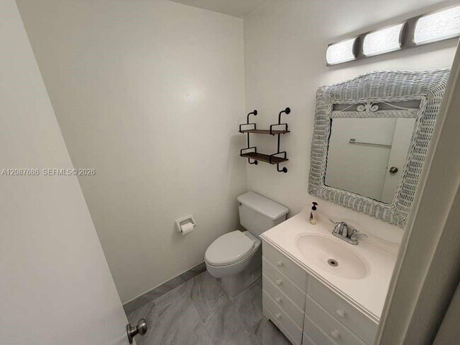 Building Photo - 557 High Point Dr