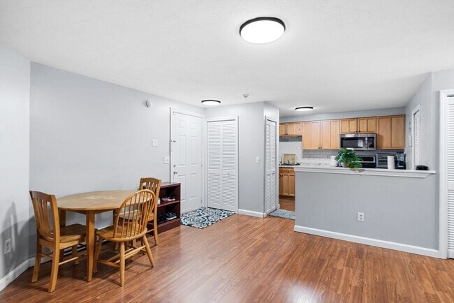 Building Photo - 11 Gibbs St