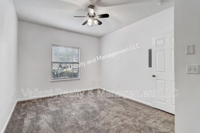 Building Photo - 575 Oakleaf Plantation Pkwy