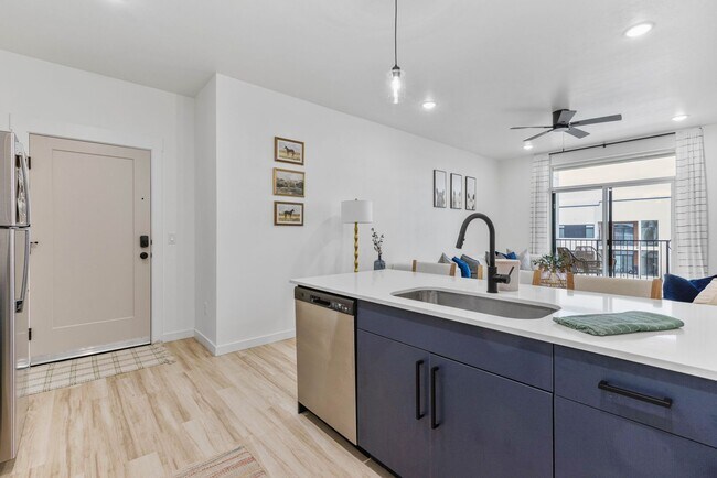 Building Photo - Modern 2 Bed/2 Bath Condo in Rexburg