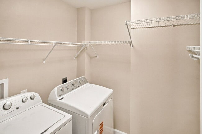 Building Photo - 404 Willott Square Dr