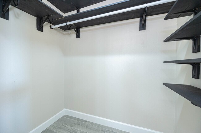 Building Photo - 5006 Riverbridge Ct