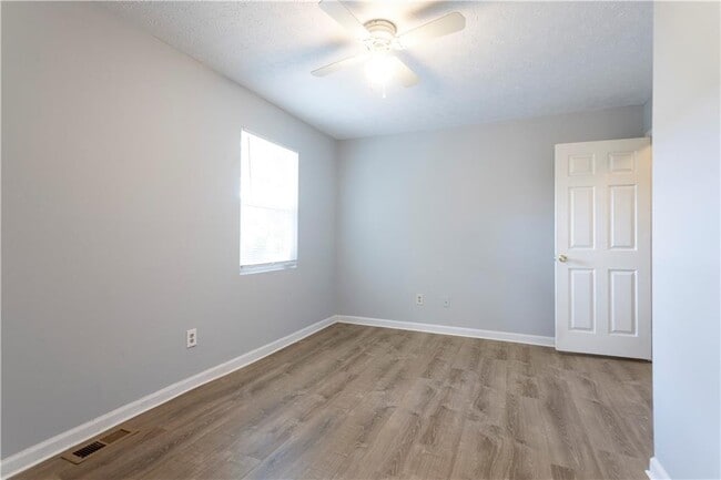 Building Photo - 1441 Springleaf Cir SE