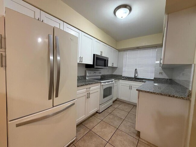 Building Photo - 7501 Gallineta Ct