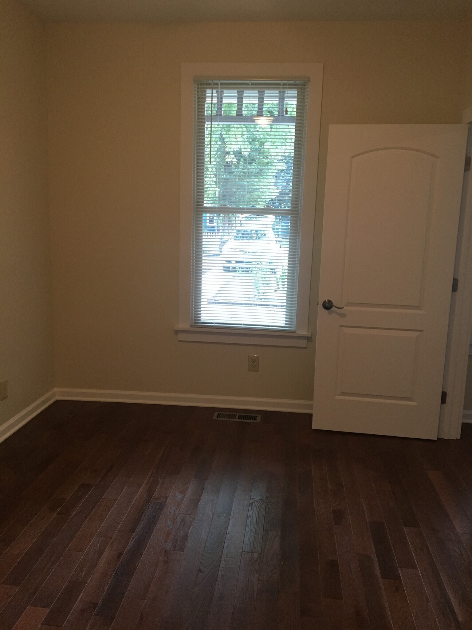 Building Photo - 3206 Woodbine Ave