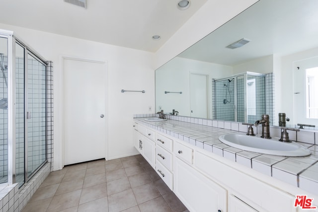 Building Photo - 1470 Palisades Dr