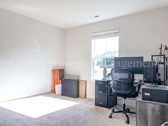 Building Photo - 3083 Day Dream Ln