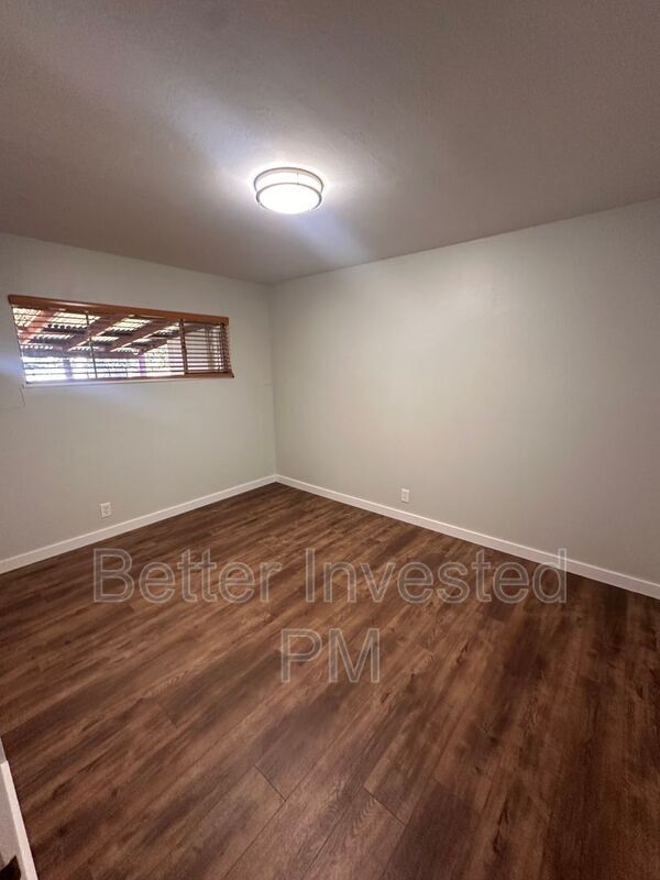Building Photo - 719 Parkside Dr