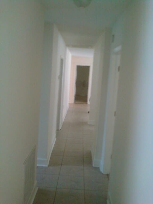 Building Photo - 274 Floss Ave