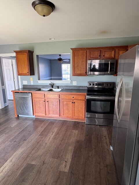 Building Photo - 320 S Square Dr