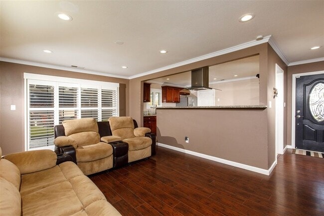 Building Photo - 395 Deep Dell Rd