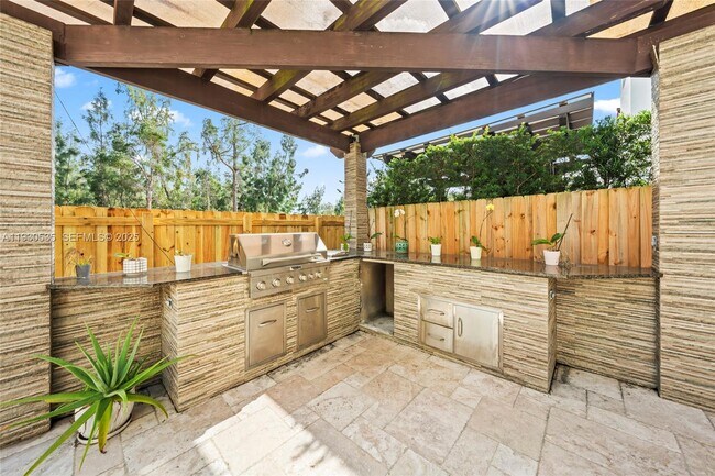 Building Photo - 6933 NW 104th Ct