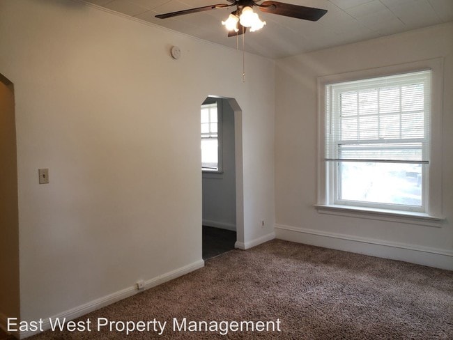 Building Photo - 1529 E 2nd St