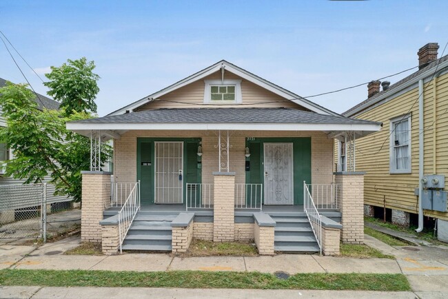 Primary Photo - 2719-21 N. Robertson St.