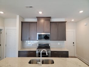 Building Photo - 123 Ted Dr