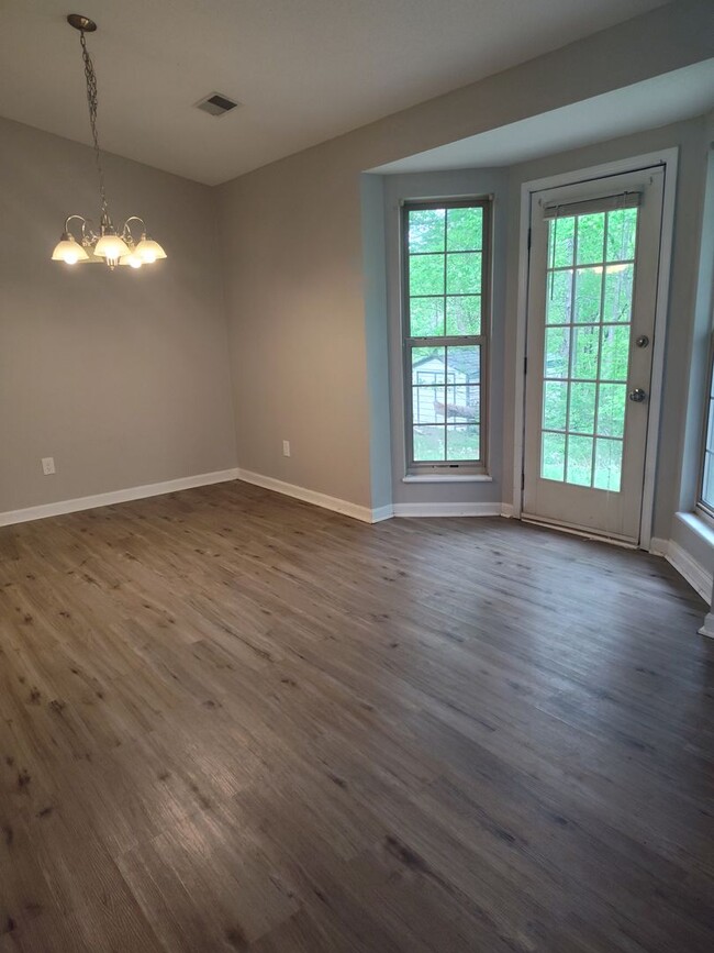 Building Photo - 3 bedroom, 2 bath ranch in Radcliff, Ky